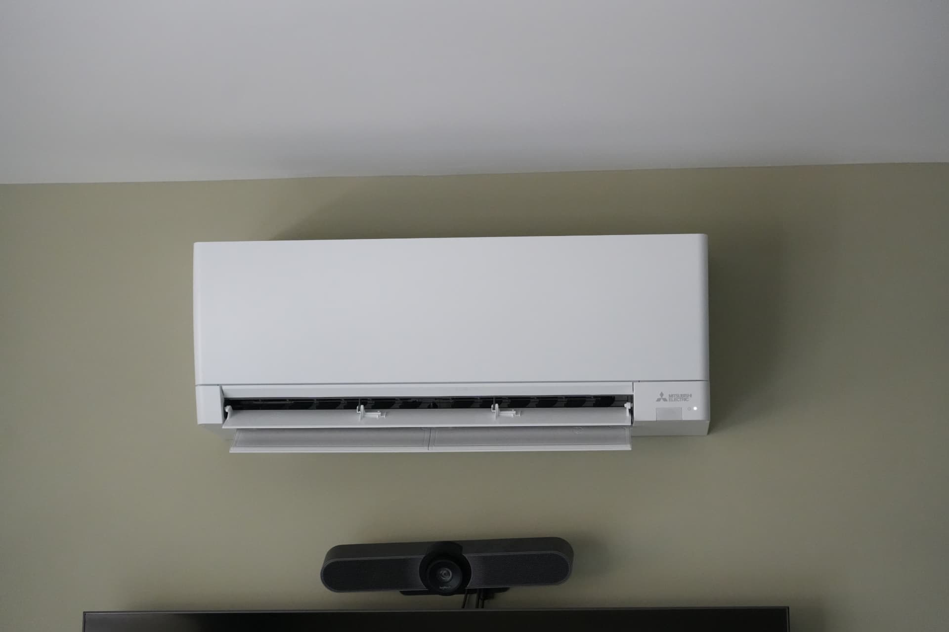 Mitsubishi Electric wall-mounted indoor unit in a Youth Talk meeting room